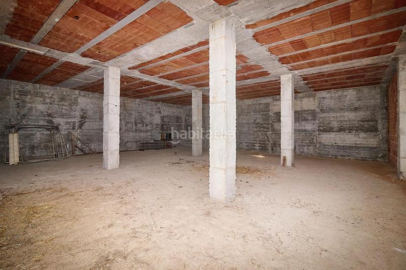 Foto aa7829f6-a594-45b7-852b-5a34d7474593. Finca rústica terreno rústico de 3.750 metros, con casa de apero, olivares y edificación sin terminar. en Coín