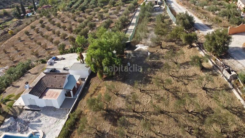 Foto d46fc4c6-f566-40cc-bf99-de8fe62ed287. Finca rústica terreno rústico de 3.750 metros, con casa de apero, olivares y edificación sin terminar. en Coín
