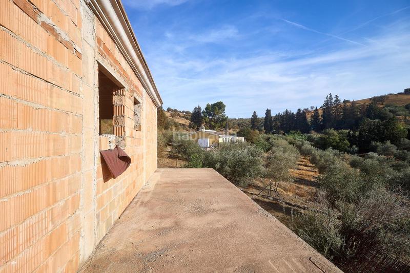 Foto ea0f791f-43ef-4753-88cc-43c9085bd85f. Finca rústica terreno rústico de 3.750 metros, con casa de apero, olivares y edificación sin terminar. en Coín
