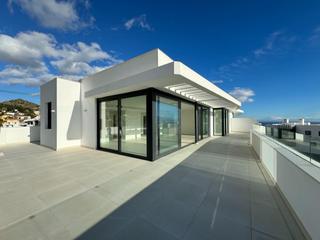 Attique à El Higuerón. Ático de lujo de 3 dormitorios y 2 baños con vistas al mar. el h