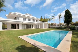 Chalet en Lomas de Marbella Club. Villa de lujo de 6 dormitorios y 6 baños en lomas de marbella cl