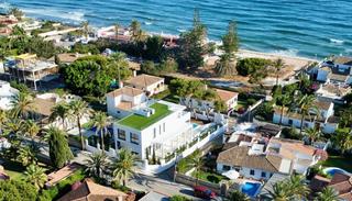 Xalet a Marbesa. Villa de lujo de 6 dormitorios en suites con vistas al mar. marb