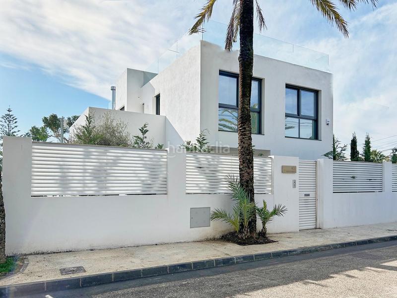 Foto 2e7d6a9d-c2ca-4eb3-9a7a-84bf23b3c33d. Xalet amb calefacció aparcament piscina a Marbesa Marbella