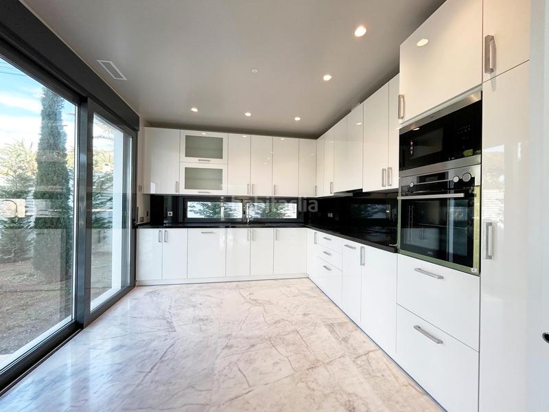 Foto 52fa090e-0299-445a-82d8-49bc0d829b36. Xalet amb calefacció aparcament piscina a Marbesa Marbella