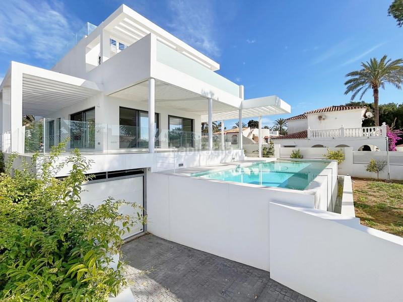 Foto 5a29c936-637f-4013-8d00-b85c094b3705. Xalet amb calefacció aparcament piscina a Marbesa Marbella