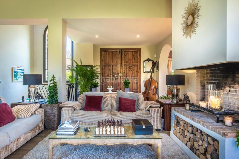 Foto 966f64bb-1da6-4d23-8a33-0e8e26e2acf7. Xalet amb calefacció aparcament piscina a altos de Estepona Estepona