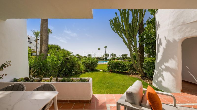Foto 49bbb4bb-d179-4a8f-98bc-00f6aaf01233. Planta baixa amb calefacció aparcament piscina a Estepona