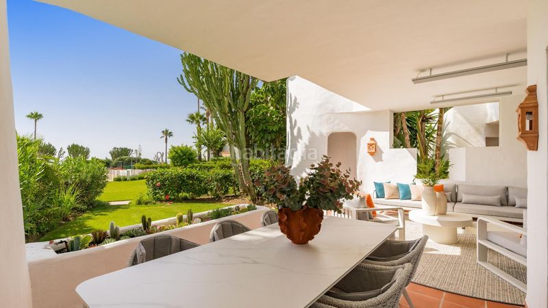 Foto c5124df0-8743-4390-bc67-f7bb317f4d3f. Planta baixa amb calefacció aparcament piscina a Estepona