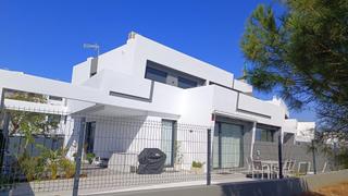 Casa adossada a Viña Málaga. Adosado vanguardista con vistas al mar