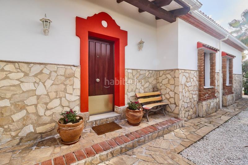Foto 4028a8fc-8fba-4936-bc81-3619d92765d7. Chalet oasis andaluz espectacular villa de una planta con jardín tropical y vistas de ensueño en Mijas