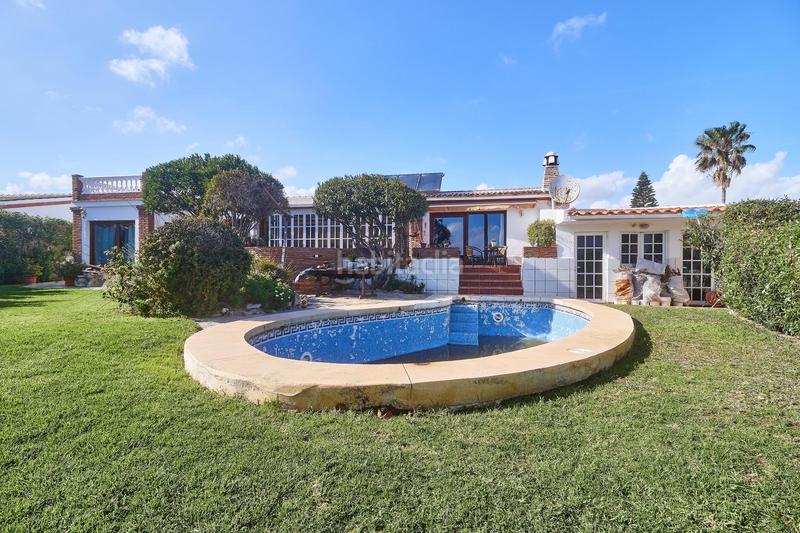 Foto 803faa2c-0779-4b54-a0ff-15d43ed018b7. Chalet oasis andaluz espectacular villa de una planta con jardín tropical y vistas de ensueño en Mijas