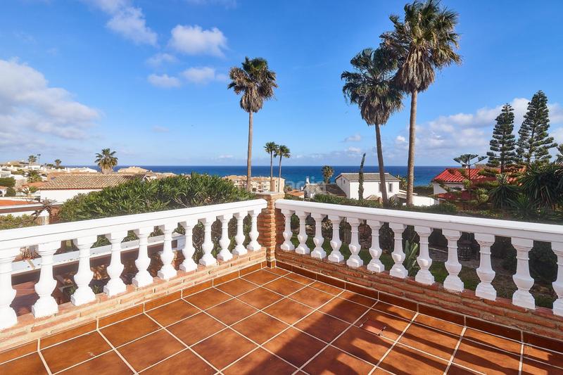 Foto 95769959-2b50-418c-913f-af9a4d26d399. Chalet oasis andaluz espectacular villa de una planta con jardín tropical y vistas de ensueño en Mijas