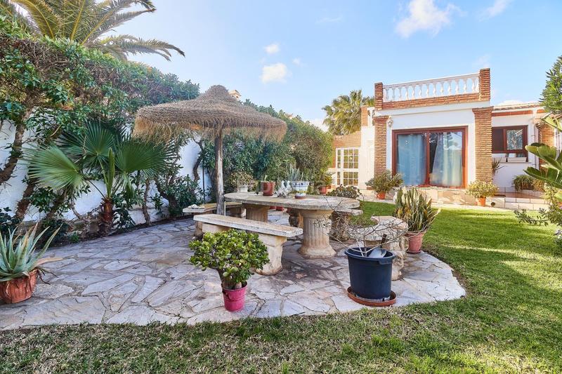 Foto a76fa70e-d996-452f-a96b-0b85d6187c38. Chalet oasis andaluz espectacular villa de una planta con jardín tropical y vistas de ensueño en Mijas