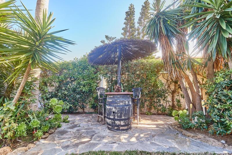 Foto ac880a1f-ad2d-425d-b6ec-dac79036c6f0. Chalet oasis andaluz espectacular villa de una planta con jardín tropical y vistas de ensueño en Mijas