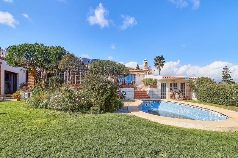 Foto bded3e33-ca5e-470c-8366-ffd8544deb8e. Chalet oasis andaluz espectacular villa de una planta con jardín tropical y vistas de ensueño en Mijas