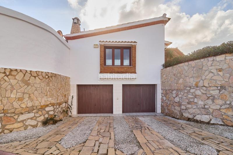 Foto be57de83-62c0-49db-b29f-335e5db1632c. Chalet oasis andaluz espectacular villa de una planta con jardín tropical y vistas de ensueño en Mijas