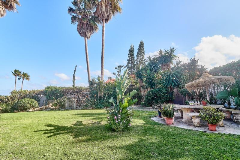 Foto d3b6b02d-f1f1-4786-9a14-228e2b58aa0d. Chalet oasis andaluz espectacular villa de una planta con jardín tropical y vistas de ensueño en Mijas