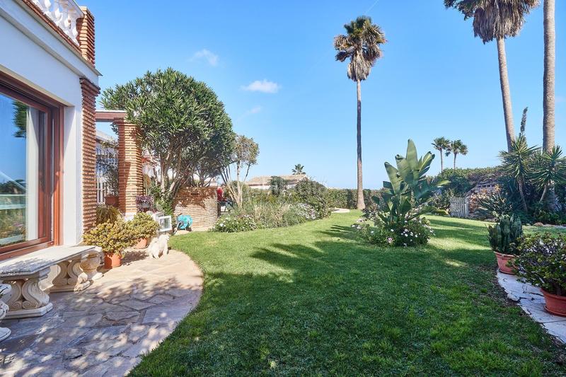 Foto dd954619-eedc-4037-84d0-fd6b34cfc8d7. Chalet oasis andaluz espectacular villa de una planta con jardín tropical y vistas de ensueño en Mijas