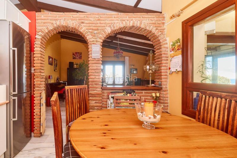 Foto df56815a-ea30-468d-a688-d8b5284466a9. Chalet oasis andaluz espectacular villa de una planta con jardín tropical y vistas de ensueño en Mijas