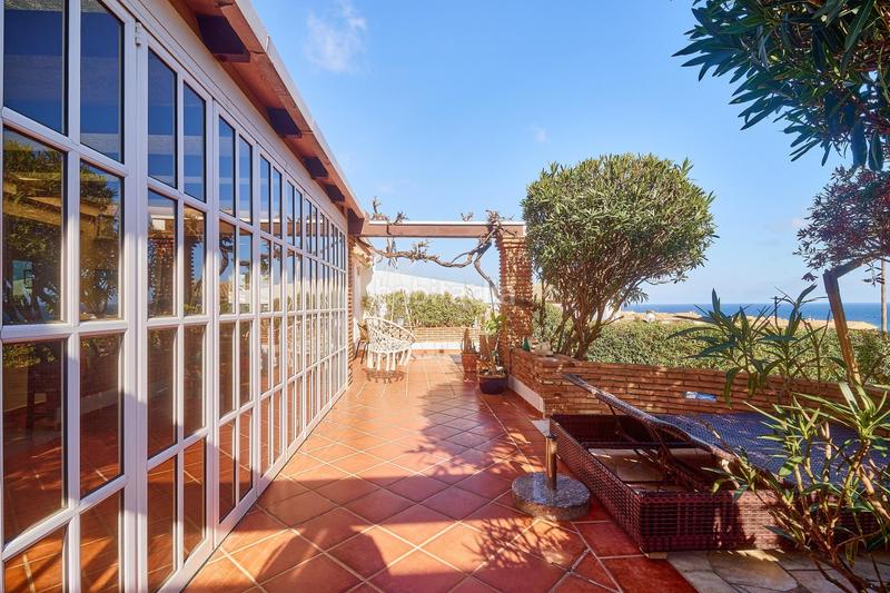 Foto f370d6e8-a704-4e04-956d-16147e5ebe67. Chalet oasis andaluz espectacular villa de una planta con jardín tropical y vistas de ensueño en Mijas