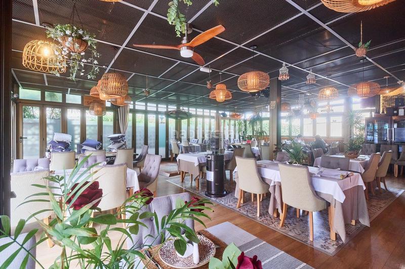 Foto 03e9aa47-e17a-4951-86d4-8ec39b52cef3. Local comercial emblemático restaurante funcionando a pleno rendimiento en Fuengirola