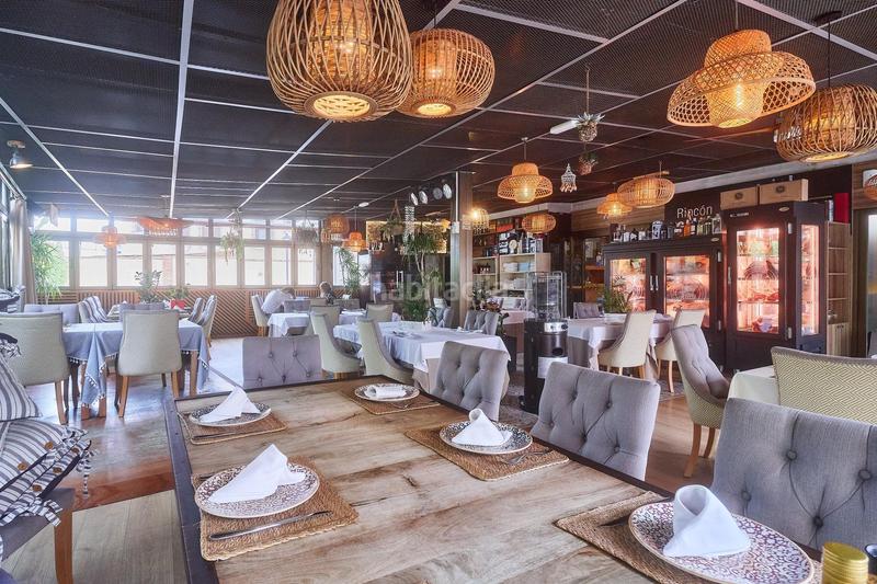 Foto d703811b-a2b1-49a8-b79d-bd4d281cefa6. Local comercial emblemático restaurante funcionando a pleno rendimiento en Fuengirola
