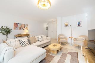 Apartament a Avenida avenida juan gómez juanito 14. Apartamento reformado con licencia turística. 3 dormitorios y 2