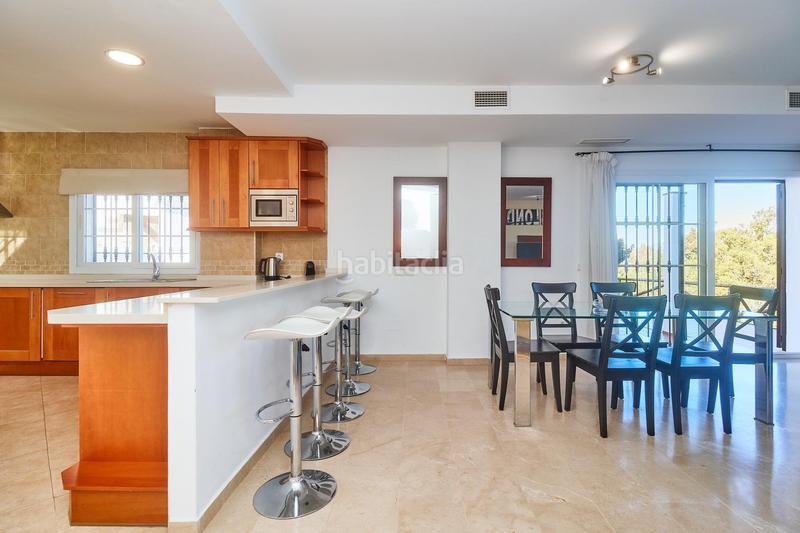 Foto 102a2c6f-563e-41ec-9dd7-060968d6d0a6. Casa a schiera con riscaldamento parcheggio piscina in Alhaurín de la Torre