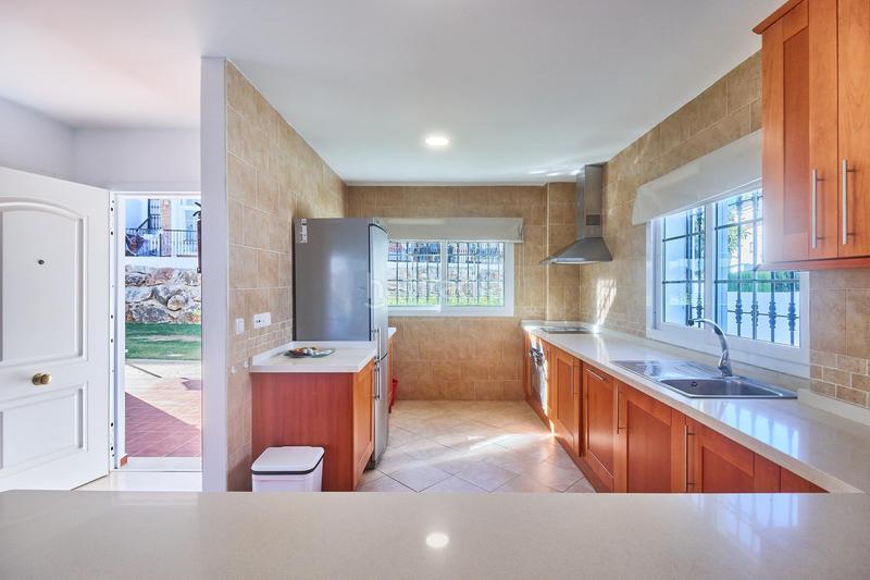 Foto 1fea5878-1fc3-4cf4-8eed-5094b2551fe7. Casa a schiera con riscaldamento parcheggio piscina in Alhaurín de la Torre