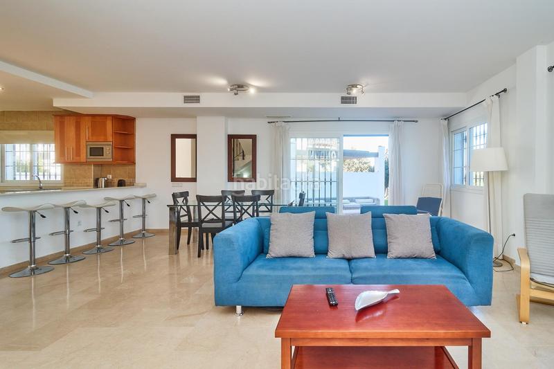 Foto 36c2477d-3fd9-40b2-b471-cdf3f7086dce. Casa a schiera con riscaldamento parcheggio piscina in Alhaurín de la Torre