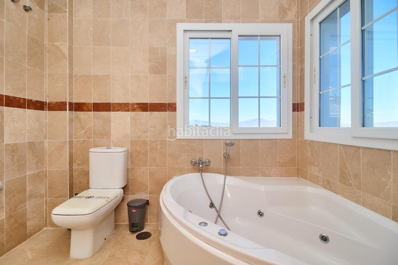 Foto 4f4c21d4-b985-4cdd-8a30-4ece9aeec703. Casa a schiera con riscaldamento parcheggio piscina in Alhaurín de la Torre