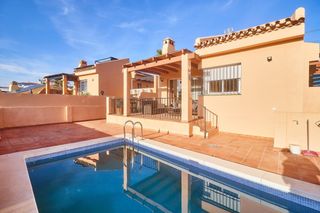Casa  Calle andalucía. Casa independiente con apartamento de invitados. 2 dormitorios,