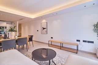 Appartement à Avenida avenida condes de san isidro 14. Moderno apartamento de 3 dormitorios y 2 baños listo para entrar