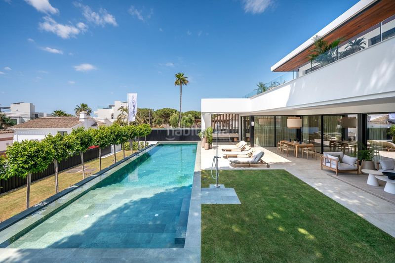 Foto 9725fb8b-5115-4c56-bd79-5306c69f4833. Xalet amb calefacció aparcament piscina a Marbesa Marbella