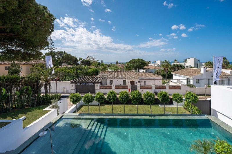 Foto cfff4455-f0fd-4eea-b379-6effd460aed6. Xalet amb calefacció aparcament piscina a Marbesa Marbella