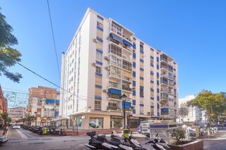 Appartement in Puerto Deportivo. Piso de 4 dormitorios  en pleno centro de fuengirola