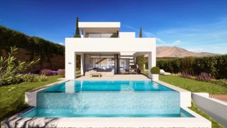 Xalet a Estepona Golf. Villa de 3 dormitorios, 3 baños, piscina, jardín y sótano. estep