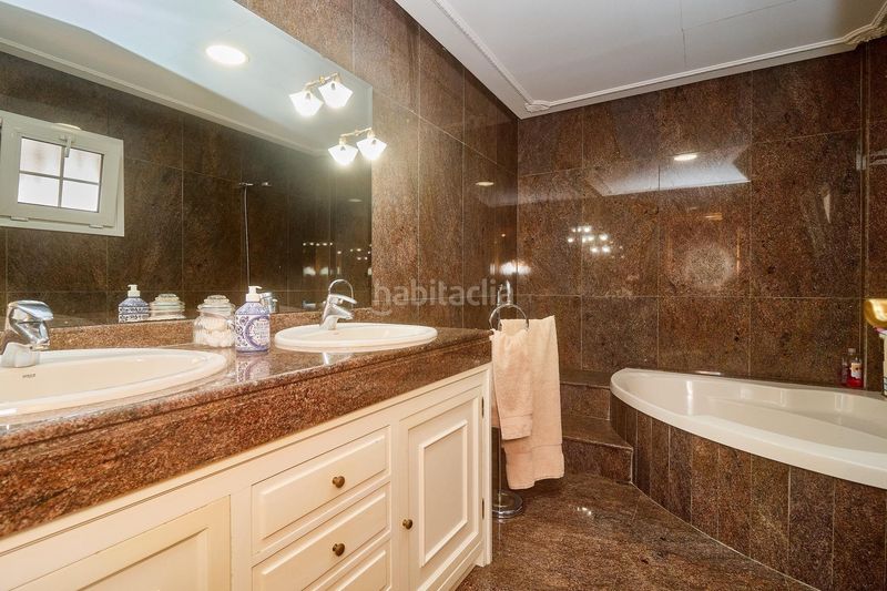 Foto 25f9f176-4839-4a13-80b0-6bc65208a6ca. Casa amb calefacció aparcament a Castillo Sohail - Myramar Fuengirola
