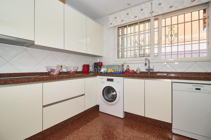 Foto 70ab93f2-6ff3-4eb1-b124-419cfc266893. Casa amb calefacció aparcament a Castillo Sohail - Myramar Fuengirola