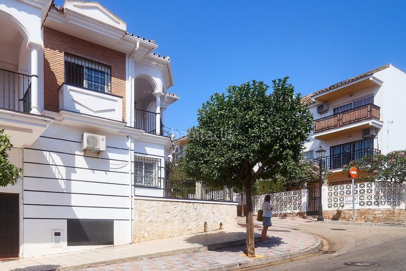 Foto 96070001-bb9f-4108-a166-436ca78387c6. Casa amb calefacció aparcament a Castillo Sohail - Myramar Fuengirola