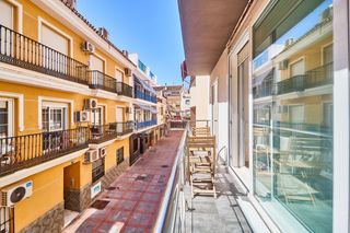 Apartment in Puerto Deportivo. Apartamento totalmente reformado de 3 dormitorios y 3 baños muy