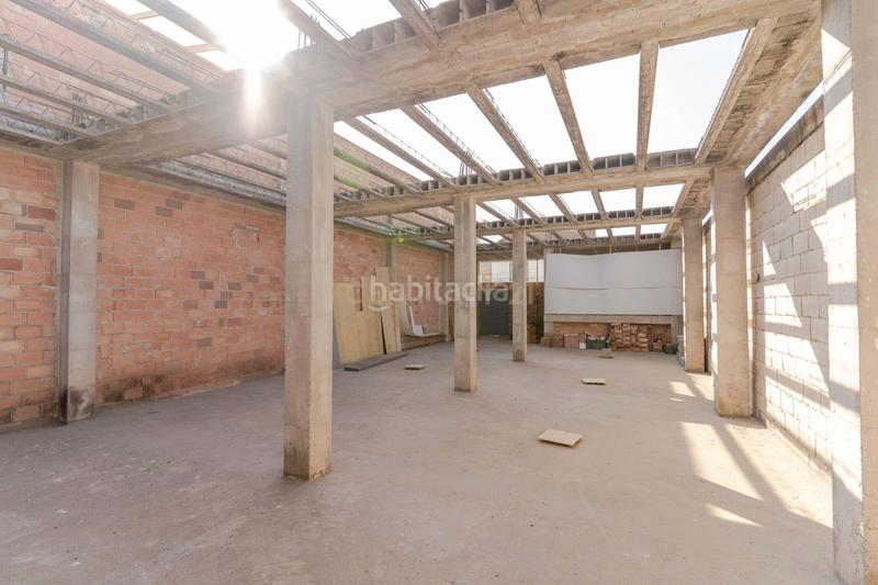 Foto ead9ec2f-85ed-4edf-a051-9a204397b585. Aparcament cotxe a Pinos Puente