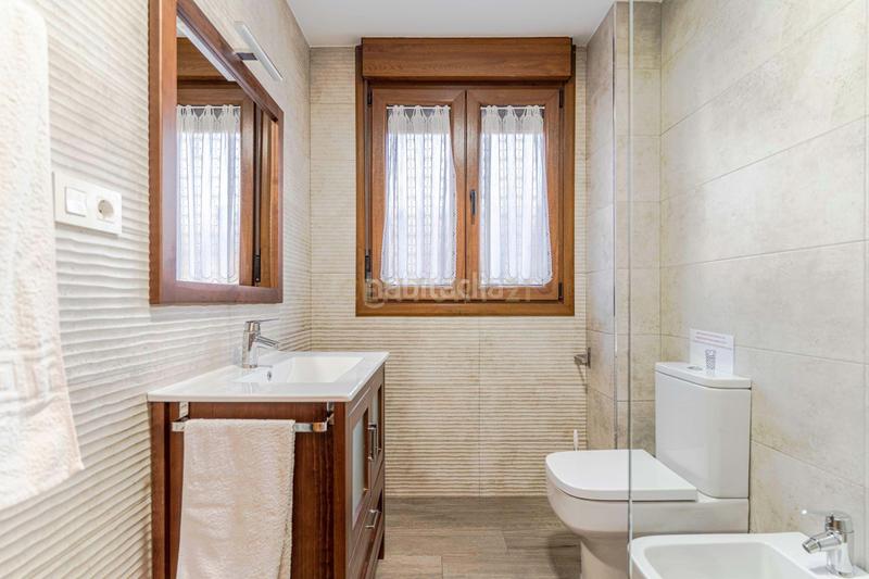 Foto cbe0b14f-b6c3-444b-b613-9a52913cfbf8. Casa en Cenes de la Vega