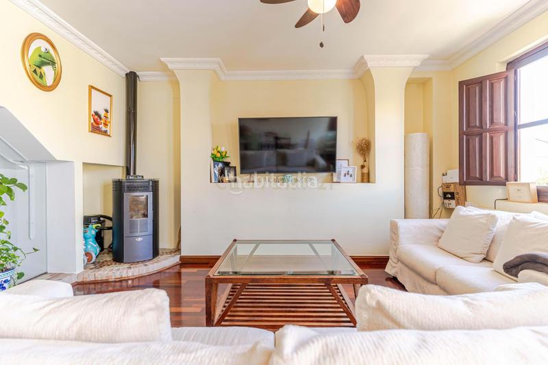 Foto ab84f3e5-c60e-4277-9a2d-98bafdf686da. Casa en calle dinamarca en Huétor Vega