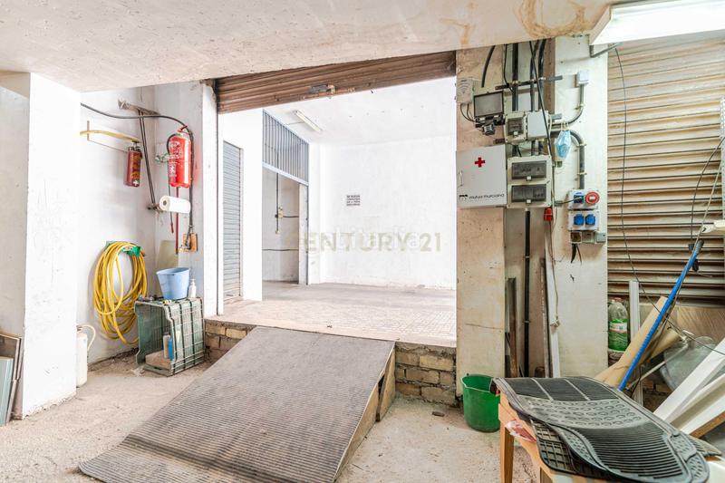 Foto 2e4f606a-9859-424e-b1a6-21a3e9bfe0b0. Local comercial en avenida salobreña 25 gran local comercial zona avenida salobreña en Motril