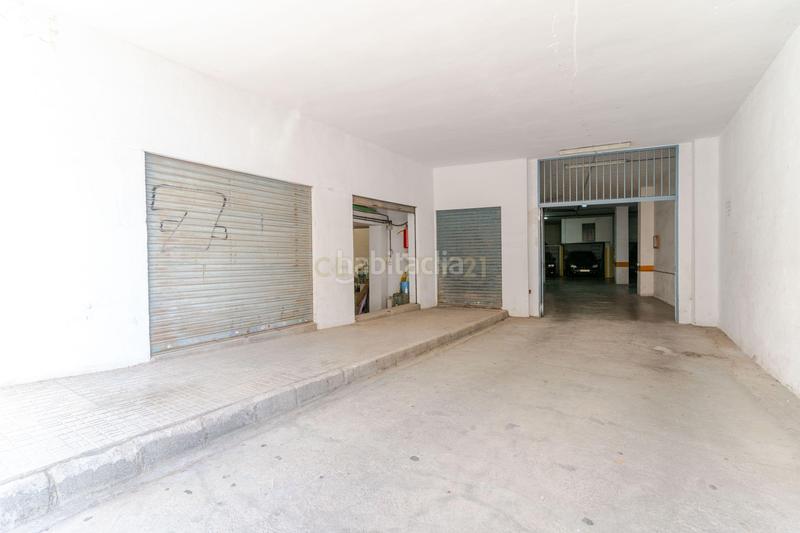 Foto 67451ea4-2d56-4534-ac24-e5f98eb9a3f2. Local comercial en avenida salobreña 25 gran local comercial zona avenida salobreña en Motril