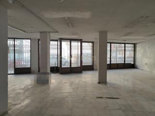 Affitto Locale commerciale in C/ paredillas  1. Local comercial diáfano, con 429 m2 en el centro de la zubia