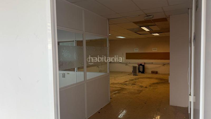 Foto f056e02d-fa65-4b8b-8bc9-8a7912e37414. Lloguer local comercial a calle josé luis pérez pujadas a Granada