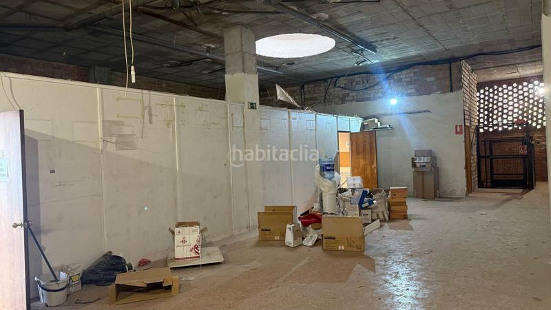 Foto fbfd565e-35a8-4009-a98c-fc3fcf23a570. Lloguer local comercial a calle josé luis pérez pujadas a Granada