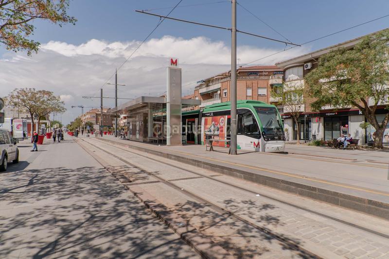 Foto 6ae83e1b-17e7-4cf8-bc6e-e12c2bd42f98. Locale commerciale in calle poniente 5 in Las Tres Cruces Armilla